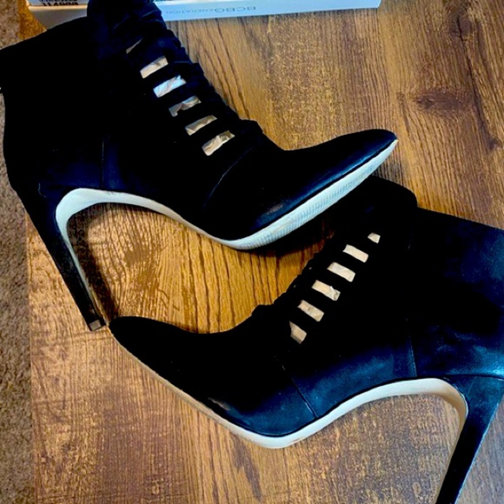 BCBGeneration NEW IN BOX Black Suede Womens Booties. Size 9M.